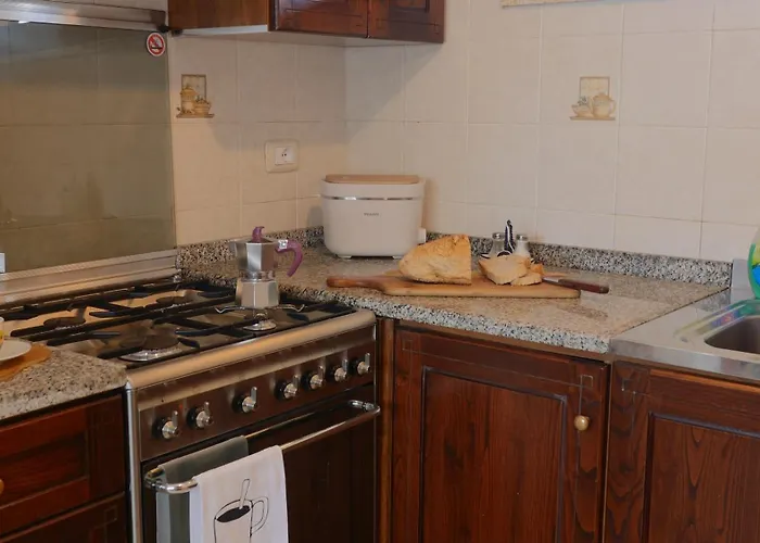 Golden Hour مارينا دي بييتراسانْت